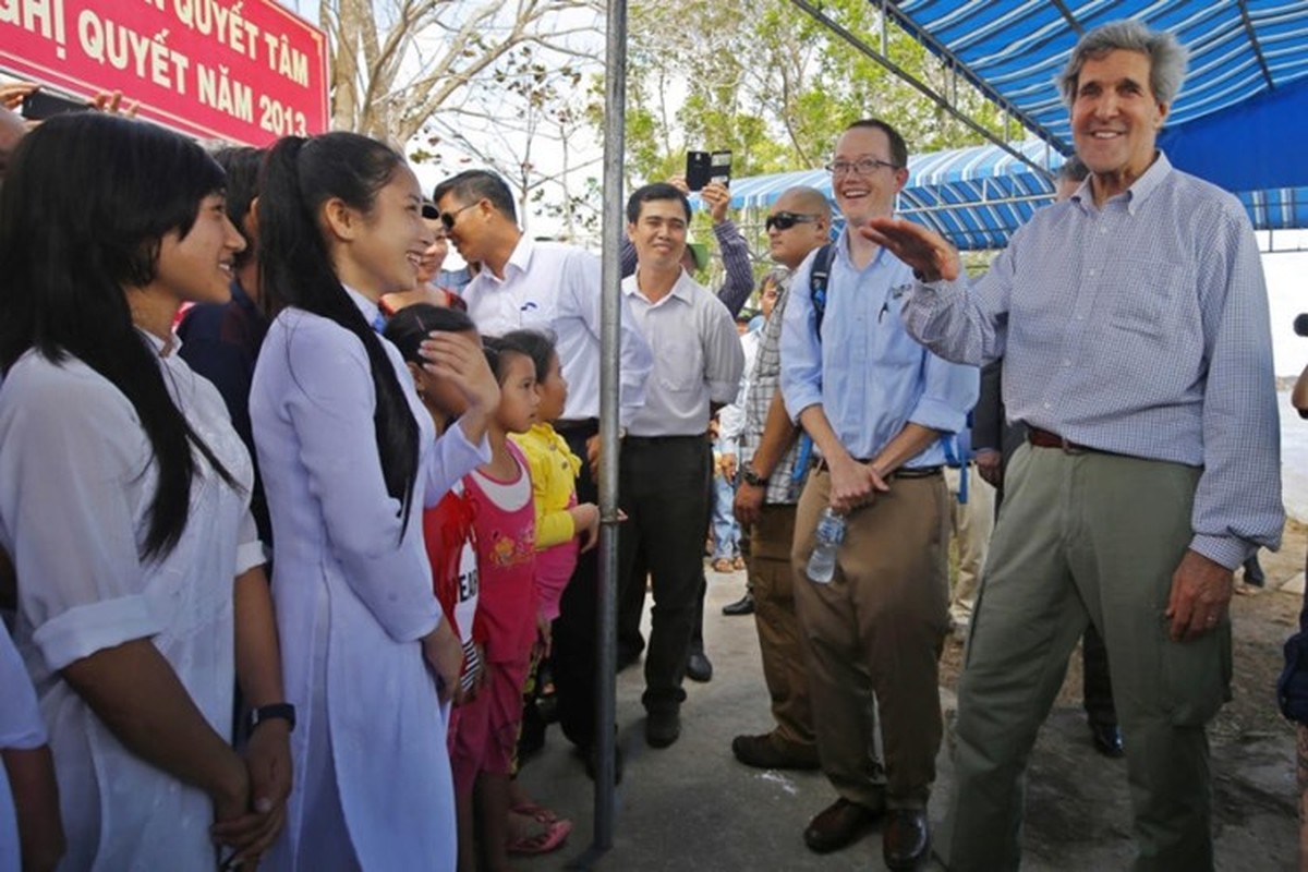 Tinh cam sau dam voi Viet Nam cua Ngoai truong John Kerry-Hinh-6